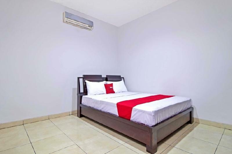 Hotel Reddoorz @ Pangeran Antasari 2 Cilandak  Esterno foto